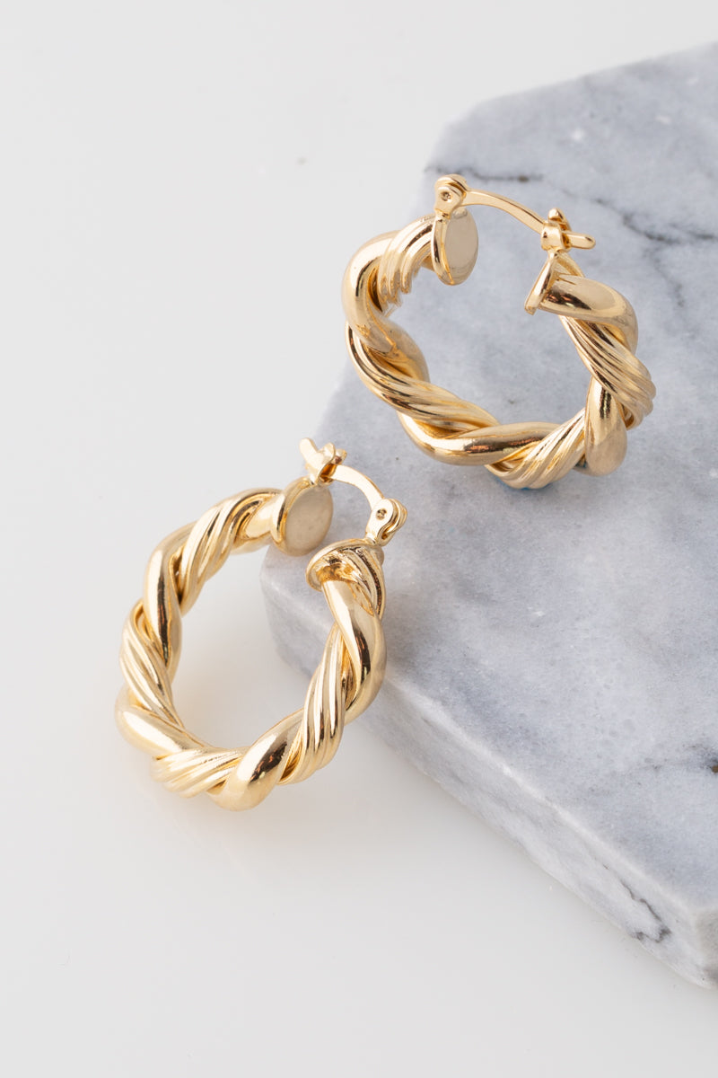 Amanda Hoop Earring in 18k Gold