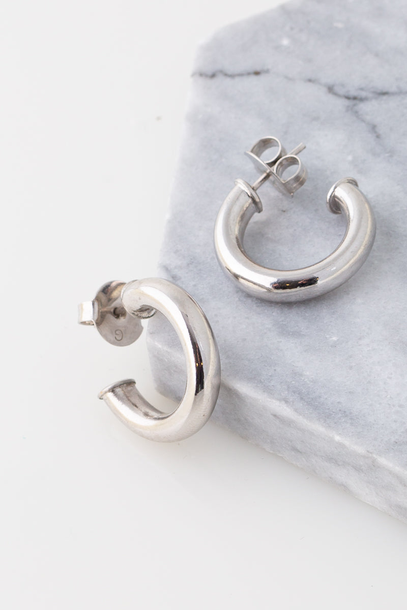 Amelia Hoops Earrings in Silver