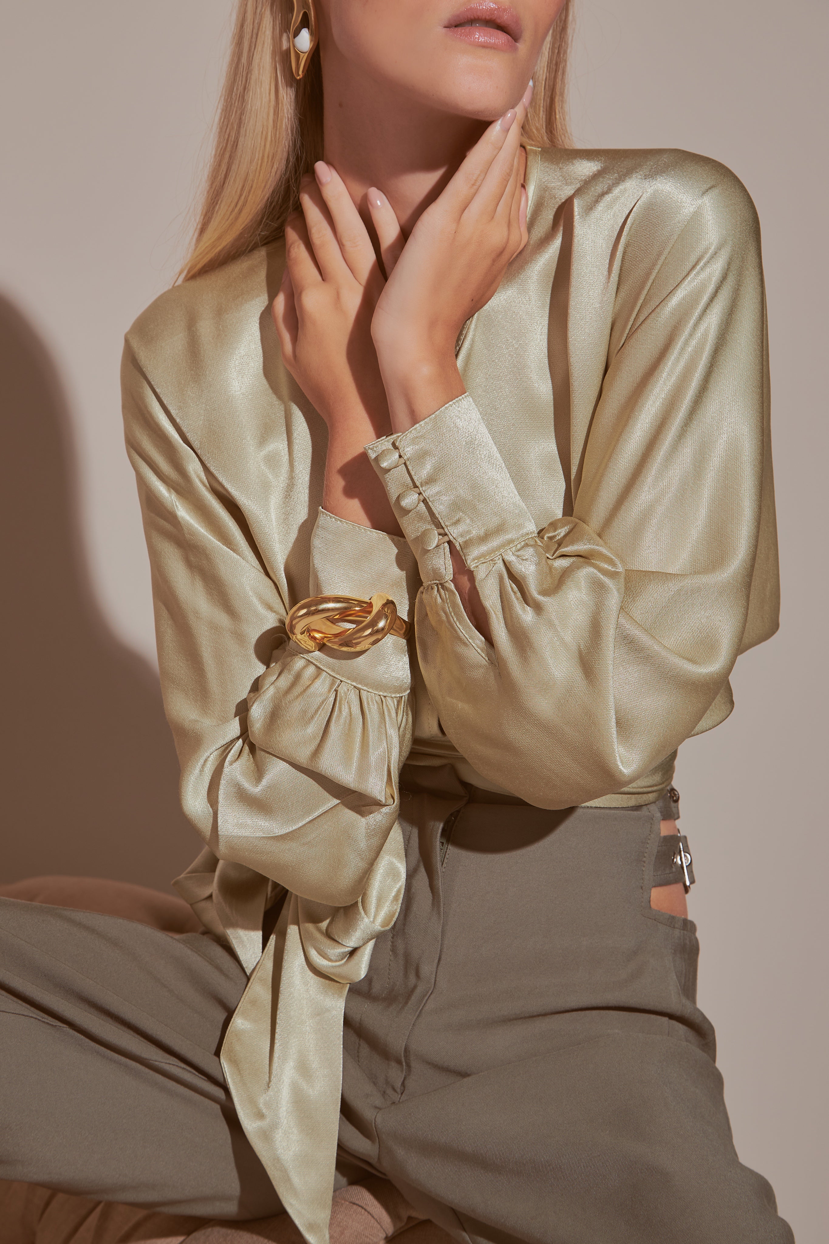 Safira Backless Blouse in Moss