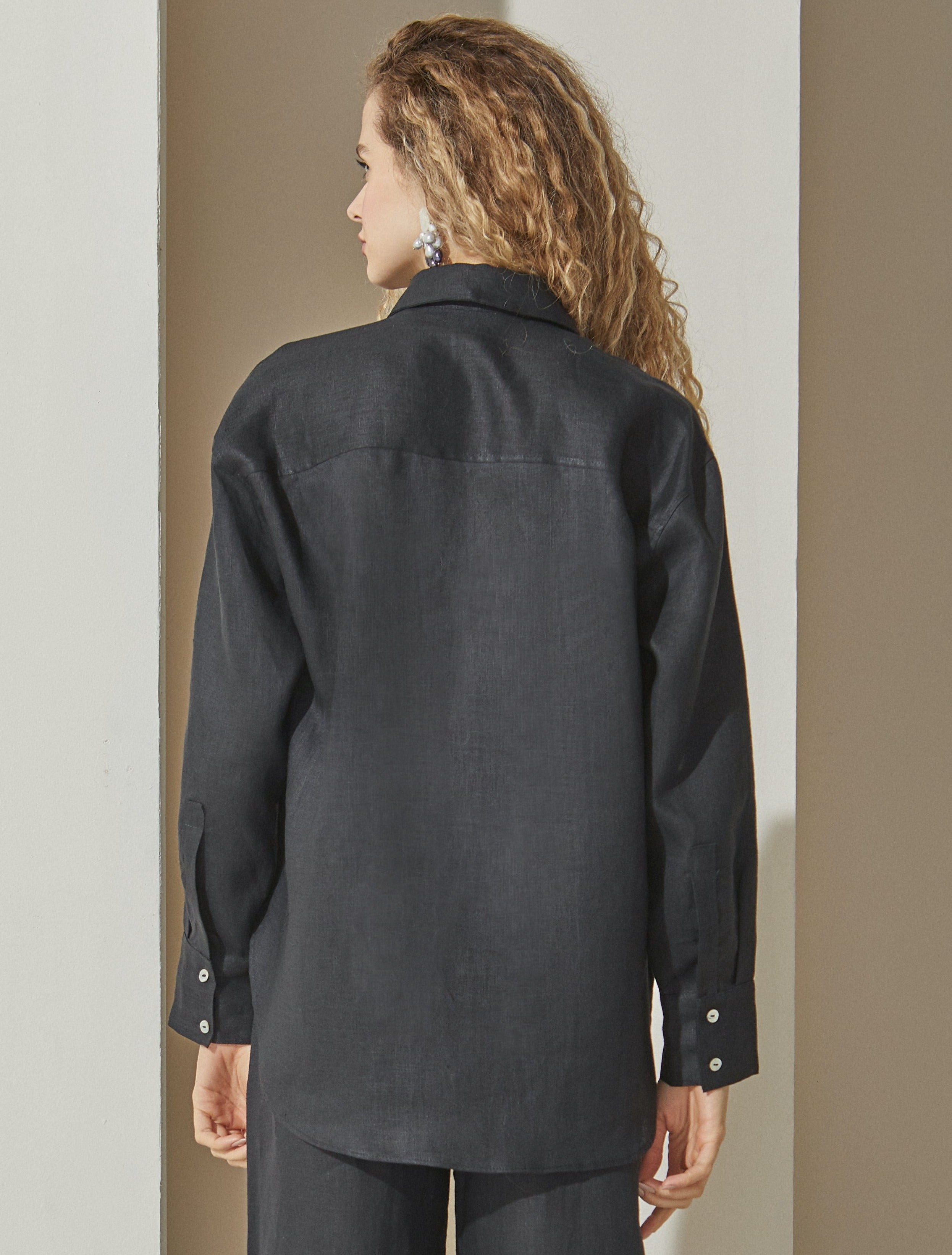 Isa Linen Shirt in Black