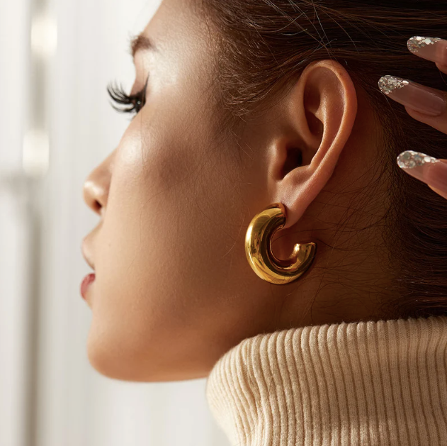 U Shape Oval Hoop Earrings | Silver and Gold Huggies Earrings – The  Colourful Aura